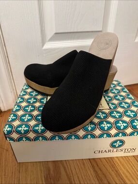 CHARLESTON SHOE CO. Black Knit Slip-On Clog Frannie